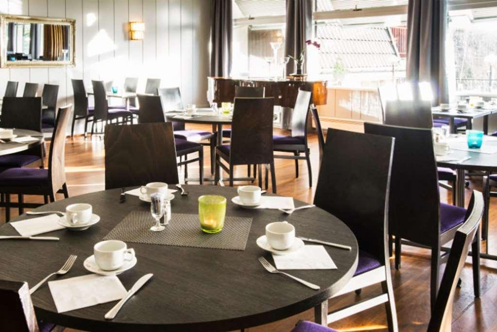 Home Hotel Park Халден Ресторант снимка