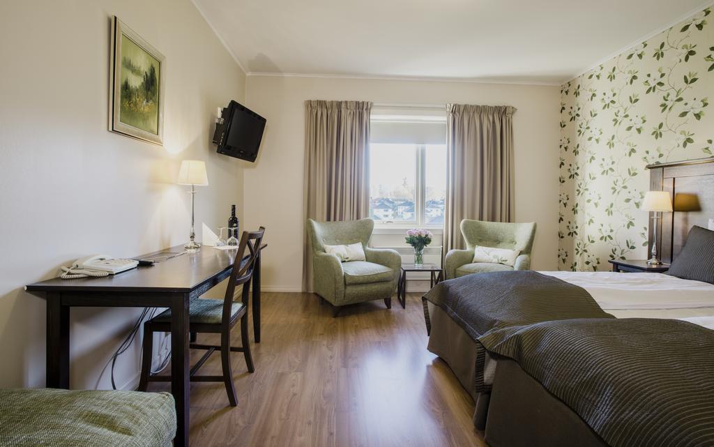 Home Hotel Park Халден Екстериор снимка