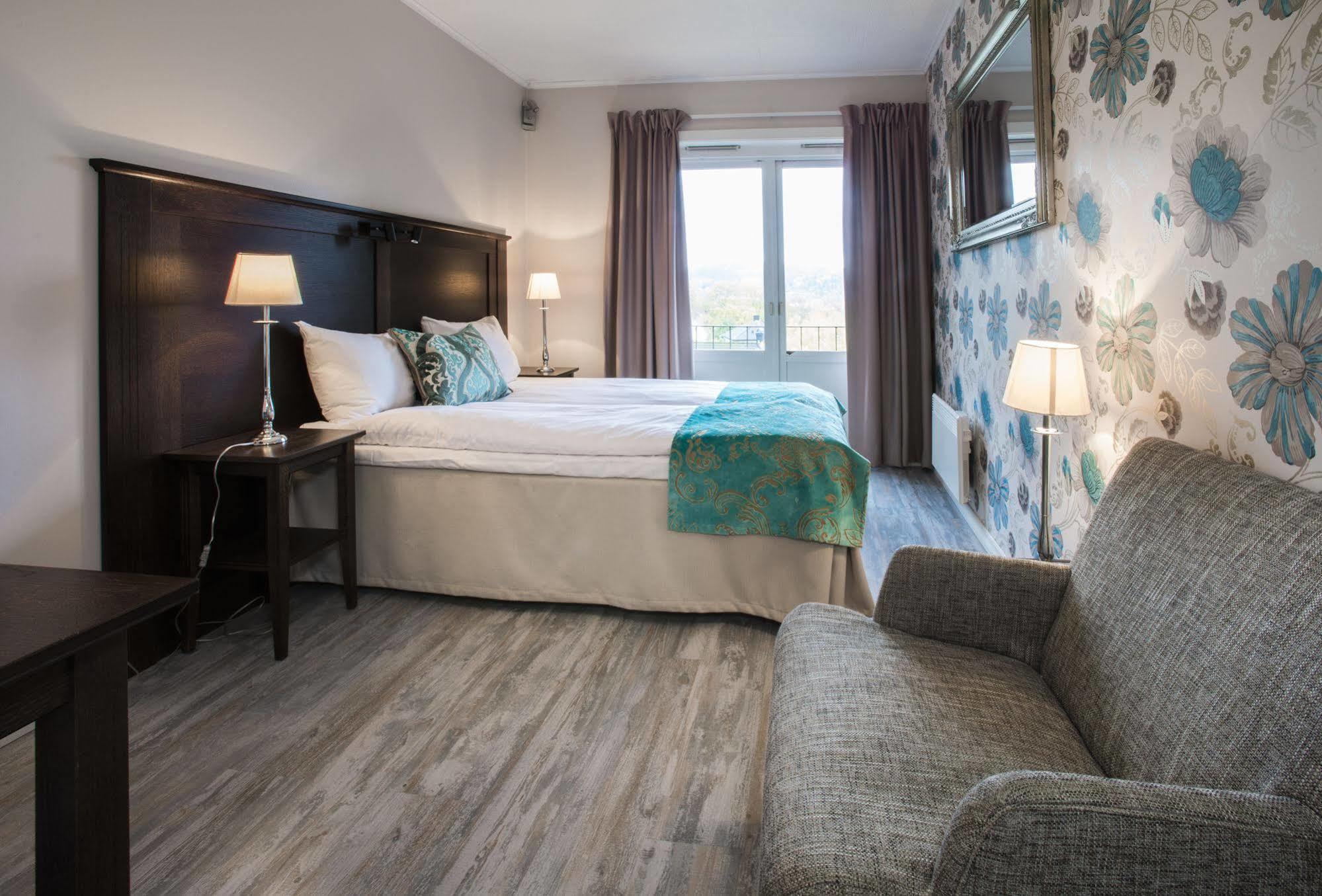 Home Hotel Park Халден Екстериор снимка