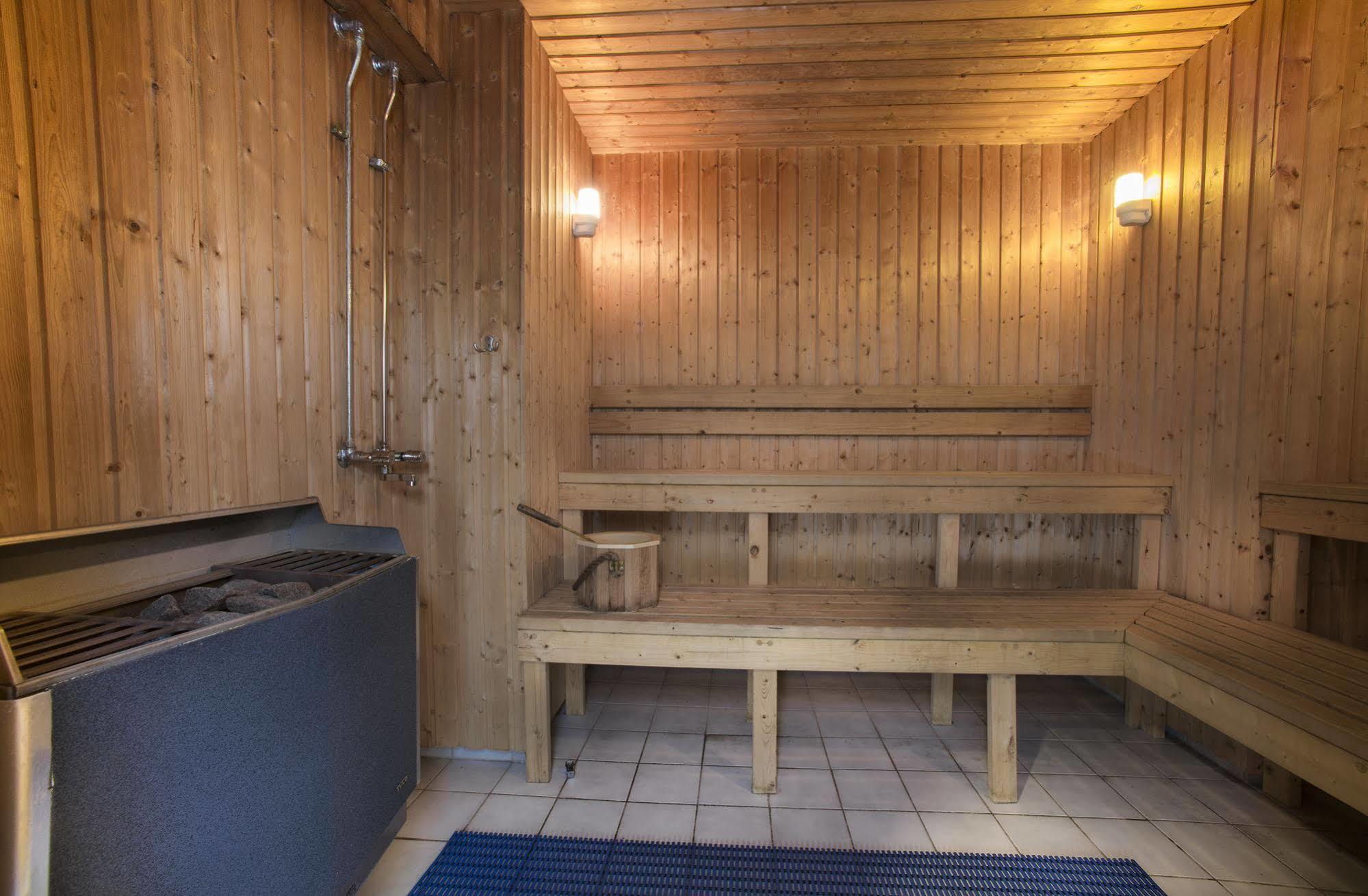 Home Hotel Park Халден Екстериор снимка