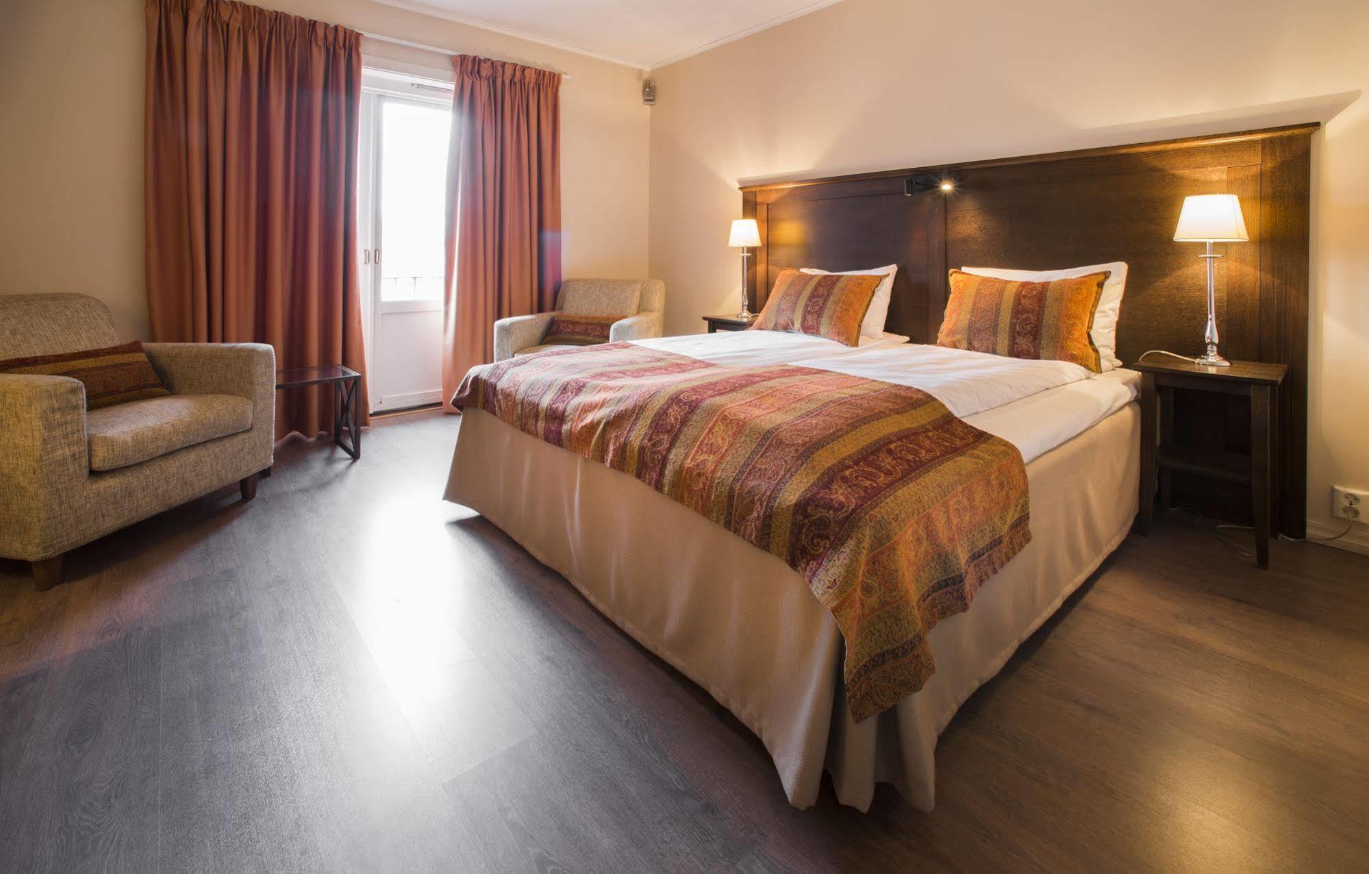 Home Hotel Park Халден Екстериор снимка