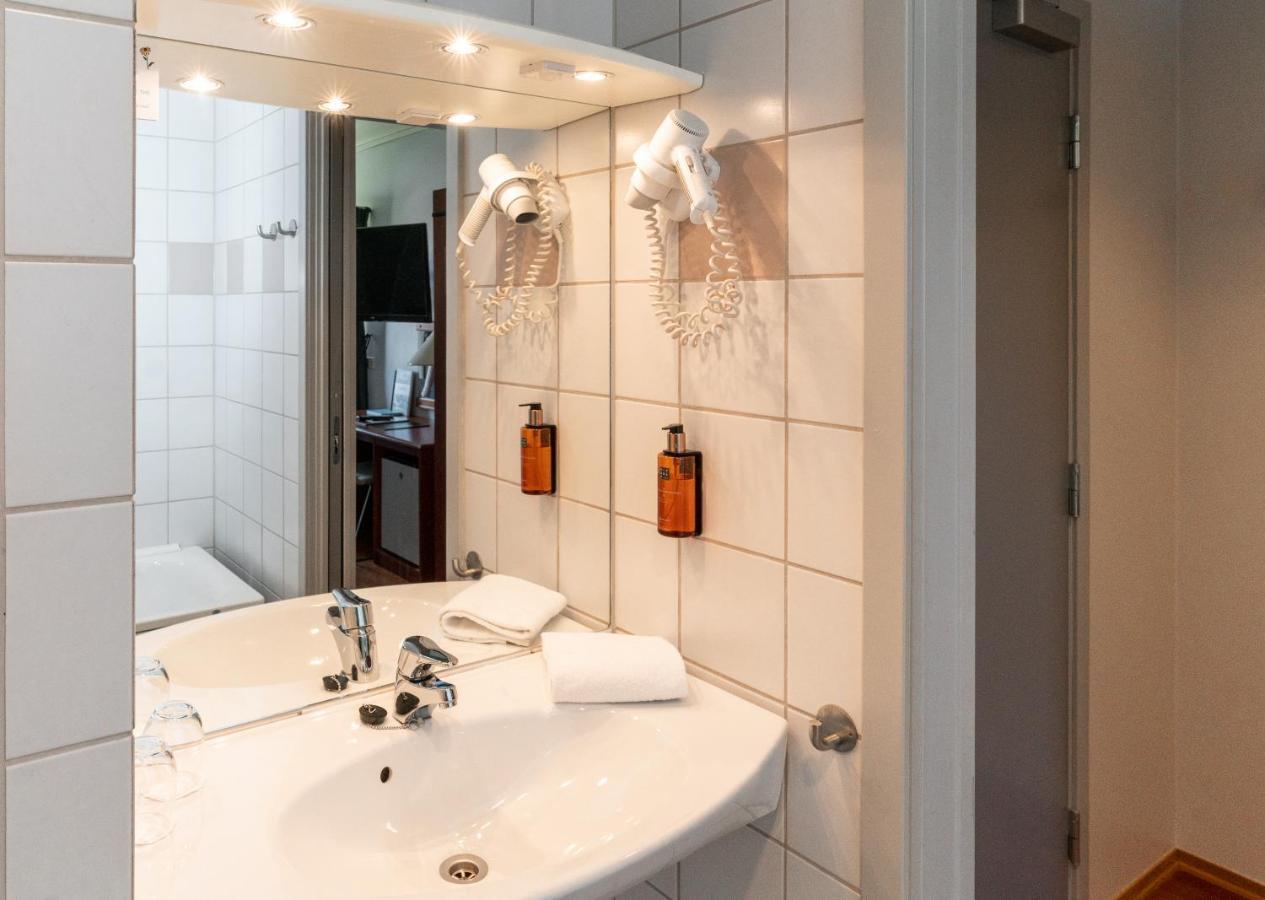 Home Hotel Park Халден Екстериор снимка